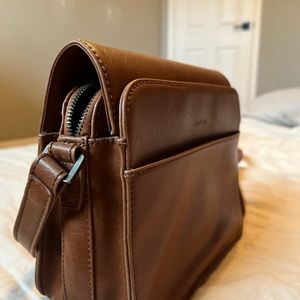 Matt+Nat Cross Body bag in Tan